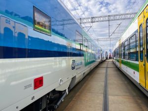 Siemens Vectrain a Stadler Flirt pro Koleje Mazowieckie. Foto: Jan Sůra / Zdopravy.cz