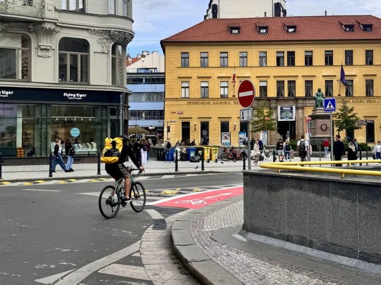 Nové spojení pro cyklisty v ulici Jungmannova. Foto: Martin Šnobr, Městem na kole