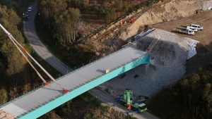 Stavba mostu přes záliv Ramfjord (září 2025). Pramen: Metrostav Norge