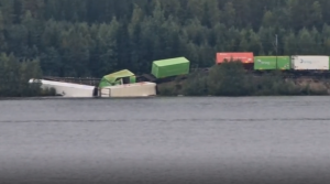 Vykolejení a sesuvy půdy paralyzovaly švédskou železnici. Foto: STV