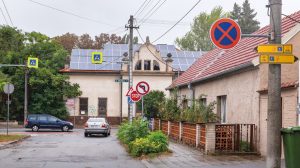 Příklady vizuálního smogu dopravního značení z příručky pro obce. Zdroj: MMR