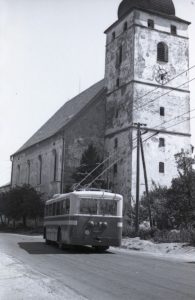 Historický trolejbusový provoz na Rudolfově u kostela. Pramen: DPMCB