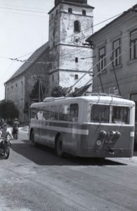 Historický trolejbusový provoz na Rudolfově u kostela. Pramen: DPMCB