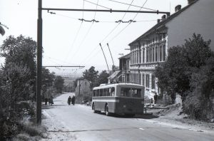 Trolejbusy jezdily na Rudolfov do roku 1968. Pramen: DPMCB