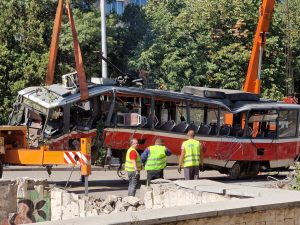 Havarovaný vůz bývalé pražské tramvaje T6A5 v Sofii. Foto: Trinmo.org