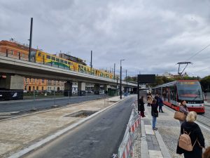 Železniční estakáda u rekonstruované ulice U Výstaviště. Foto: Zdopravy.cz