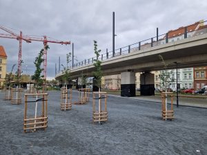 Železniční estakáda u rekonstruované ulice U Výstaviště. Foto: Zdopravy.cz