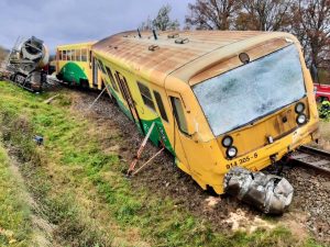 Mimořádnost na přejezdu v Hudčicích.
Foto: Hasiči SŽ