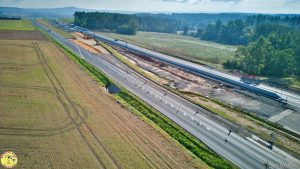 Odstraňování provizorního sjezdu a dokončování kompletního tělesa dálnice D6 u Krupé. Foto: Dálnice D6 - Jan Banán Svoboda
