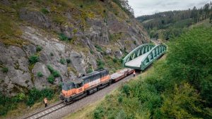 Přeprava konstrukce nového mostu přes Střelu. Foto: Enteria