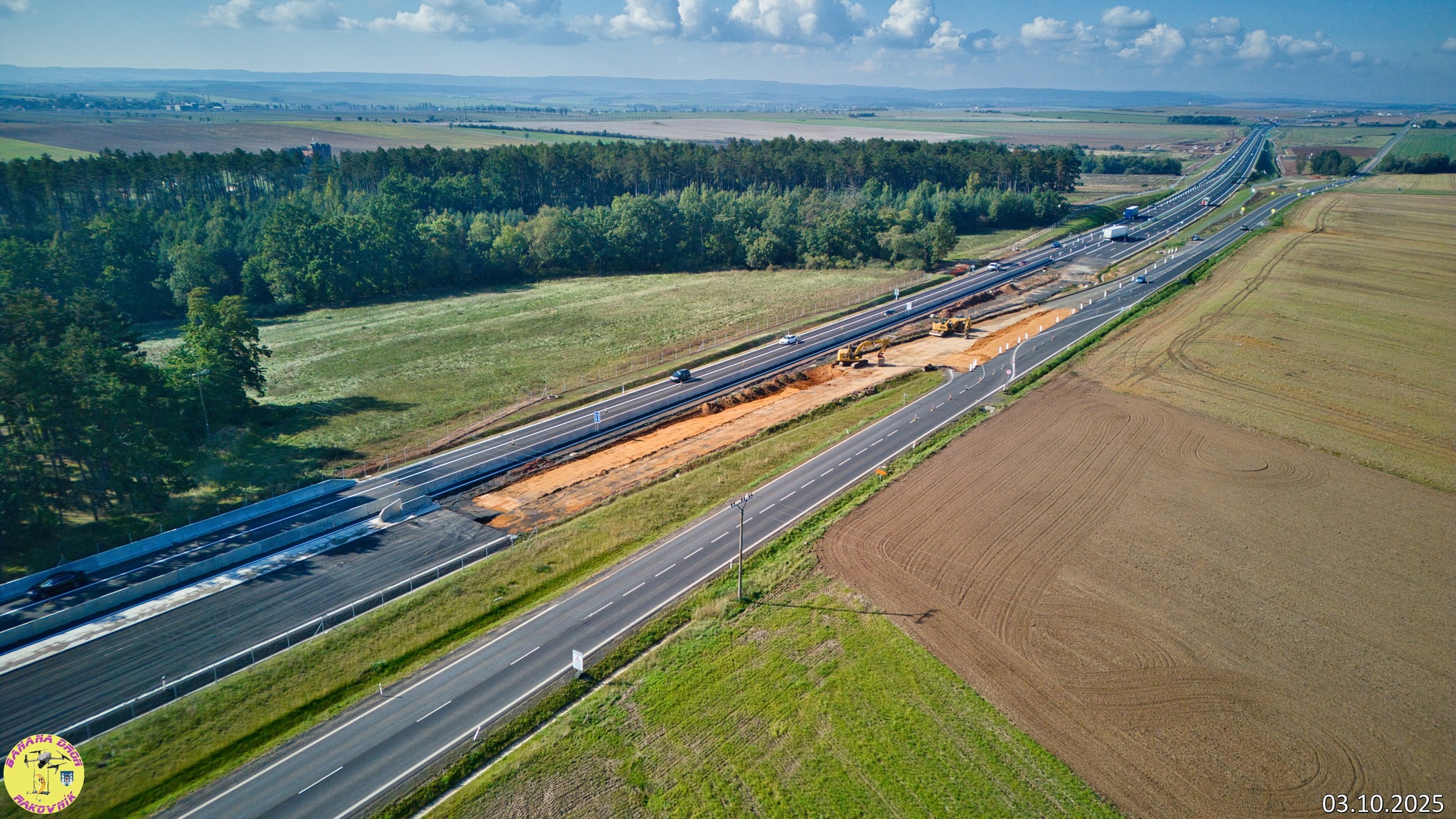 Odstraňování provizorního sjezdu a dokončování kompletního tělesa dálnice D6 u Krupé. Foto: Dálnice D6 - Jan Banán Svoboda