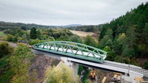 Přeprava konstrukce nového mostu přes Střelu. Foto: Enteria