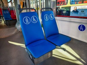 Nové čalounění sedadel v bratislavských tramvajích.
Zdroj: DPB