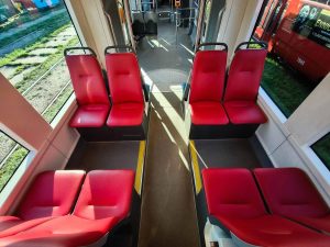 Nové čalounění sedadel v bratislavských tramvajích.
Zdroj: DPB