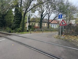 Upravený železniční přejezd v pražské Liboci. Foto: Praha 6