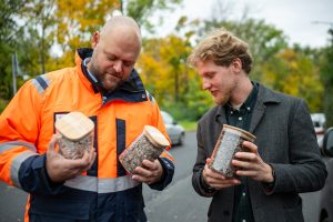 Cigaretové nedopalky jako součást odolné asfaltové směsi. Foto: Bratislavský kraj