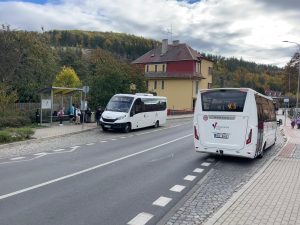 Školní autobusy, Žlutice. Autor: Zdopravy.cz/Ondřej Kubala