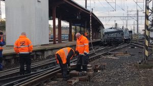 Vykolejení nákladního vlaku ve stanici Kolín. Foto: Drážní inspekce