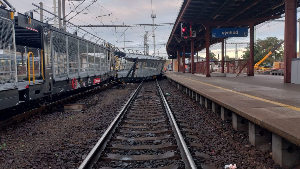 Vykolejení nákladního vlaku ve stanici Kolín. Foto: Drážní inspekce