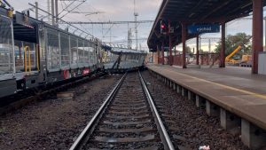 Vykolejení nákladního vlaku ve stanici Kolín. Foto: Drážní inspekce