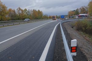 Prodloužení odbočovacího a připojovacího pruhu k odpočívce Bakov, přezdívané Letadlo. Foto: Zdopravy.cz / J. Nevyhoštěný