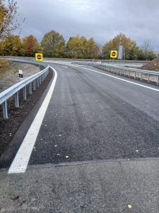 Prodloužení odbočovacího a připojovacího pruhu k odpočívce Bakov, přezdívané Letadlo. Foto: Zdopravy.cz / J. Nevyhoštěný