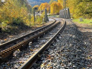 Pohled ke stanici Tanvald z prvního úseku s ozubnicí. Foto: Jan Sůra / Zdopravy.cz