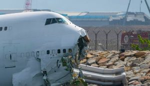 Havarovaný Boeing 747 v Hongkongu. Zdroj: X.com / Breaking Aviation News and Videos