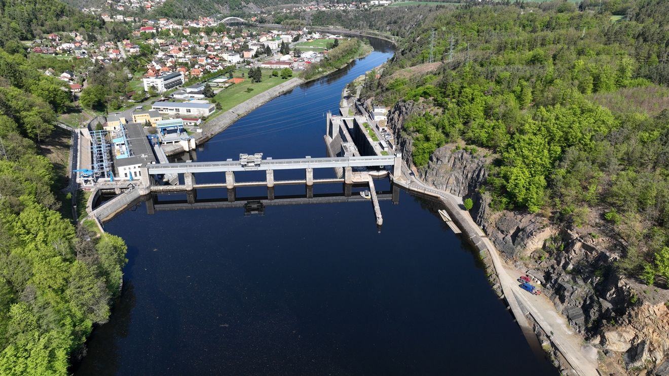 Přehrada Štěchovice s plavební komorou. Pramen: ŘVC