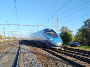 Mimořádnost polského Pendolina ve Studénce. Foto: Drážní inspekce