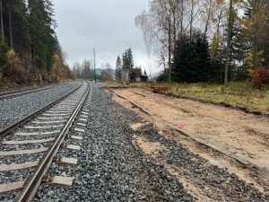 Při rekonstrukci kořenovské dopravny došlo i na problémy s podložím, tyto práce budou pokračovat na jaře. Foto: Jakub Hůrka / Budimex