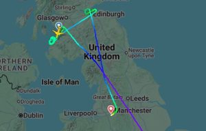 Průběh letu z Pisy do Manchesteru. Foto: Flightradar24.com