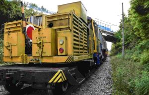 Srážka vytrhávače pražců s podbíječkou u Holubic. Foto: Drážní inspekce