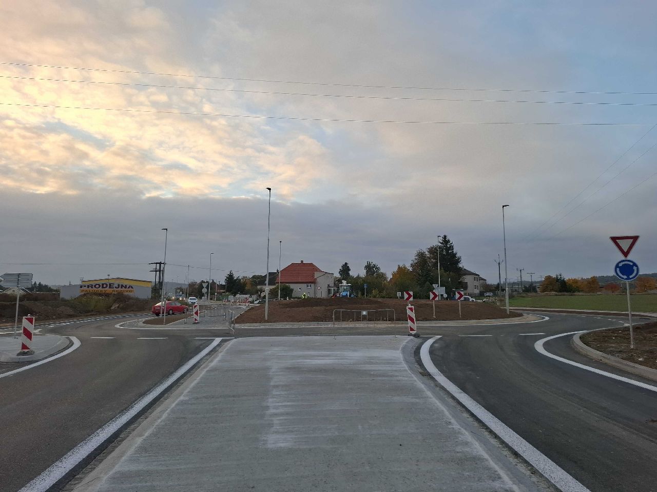 Nová okružní křižovatka v Nezvěsticích na silnici I/19. Foto: ŘSD