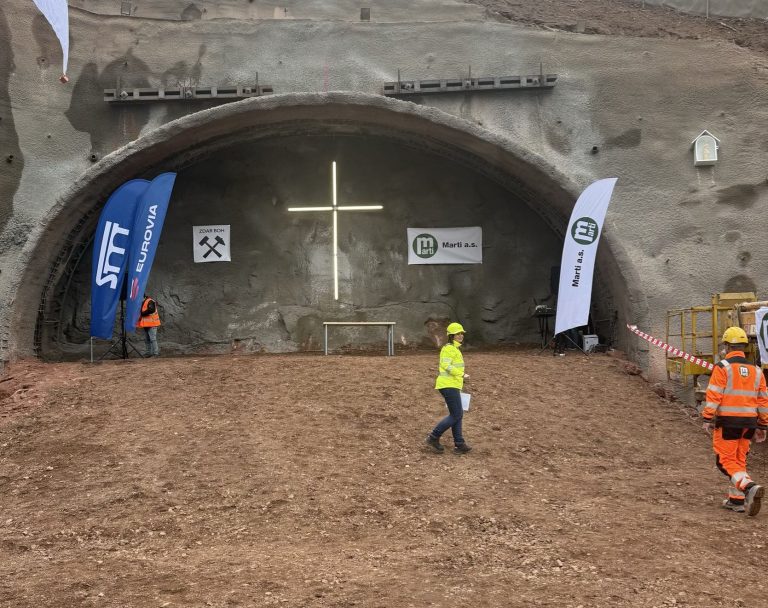 Zahájení ražby tunelu Dolní Radechová. Foto: ŘSD