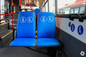 Nová sedadla v bratislavských trolejbusech. Zdroj: DPB