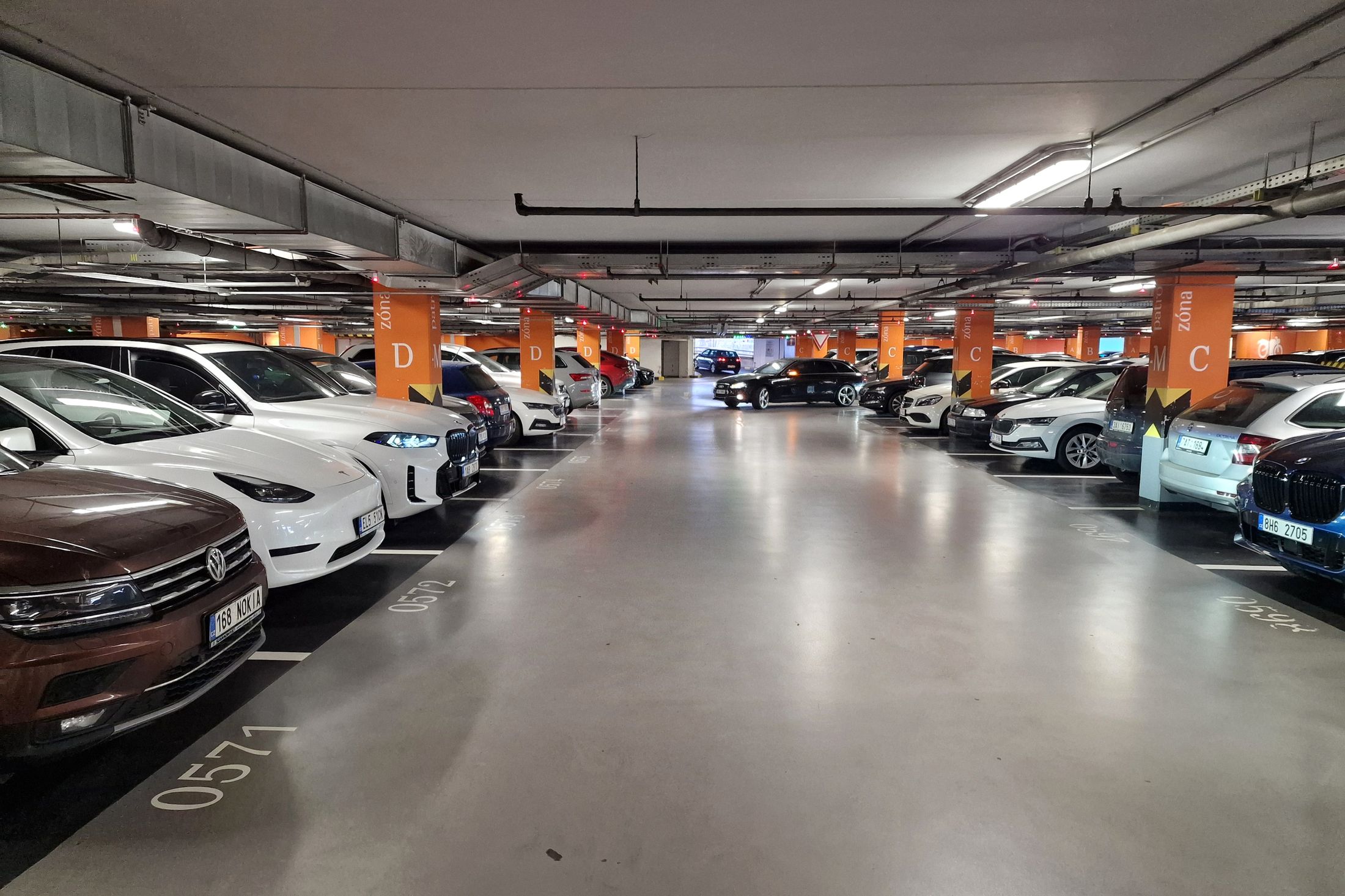 Parkoviště v OC Westfield Chodov. Zdroj: Mapy.cz