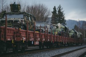 Transport vojenské techniky.
Zdroj: Armáda ČR