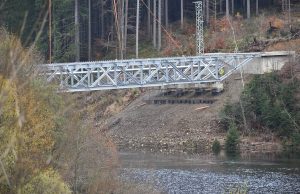 Instalace lyžařského mostu ve Špindlerově Mlýně. Foto: spindl.info