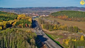 Rozestavěný úsek dálnice D6 Petrohrad - Lubenec (I. etapa) v listopadu 2025. Foto: Jan Banán Svoboda