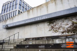 Velkoplošná instalace Variace/Variety od Richarda Loskota u severního podchodu pražského hlavního nádraží. Foto: SŽ