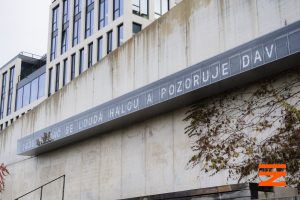 Velkoplošná instalace Variace/Variety od Richarda Loskota u severního podchodu pražského hlavního nádraží. Foto: SŽ