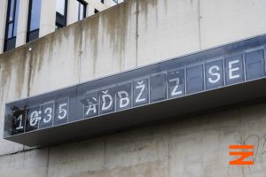 Velkoplošná instalace Variace/Variety od Richarda Loskota u severního podchodu pražského hlavního nádraží. Foto: SŽ