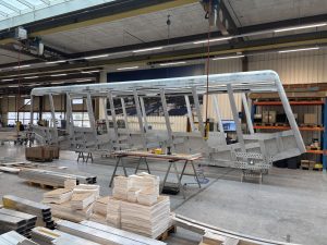 Svařené skříně nových vozů lanovky na Petřín v závodě DOPPELMAYR/Garaventa ve Švýcarsku. Foto: Anna Maresova designers