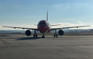 Airbus A320 v livreji Air 001 na letišti v Českých Budějovicích. Autor: Zdopravy.cz/Jan Šindelář