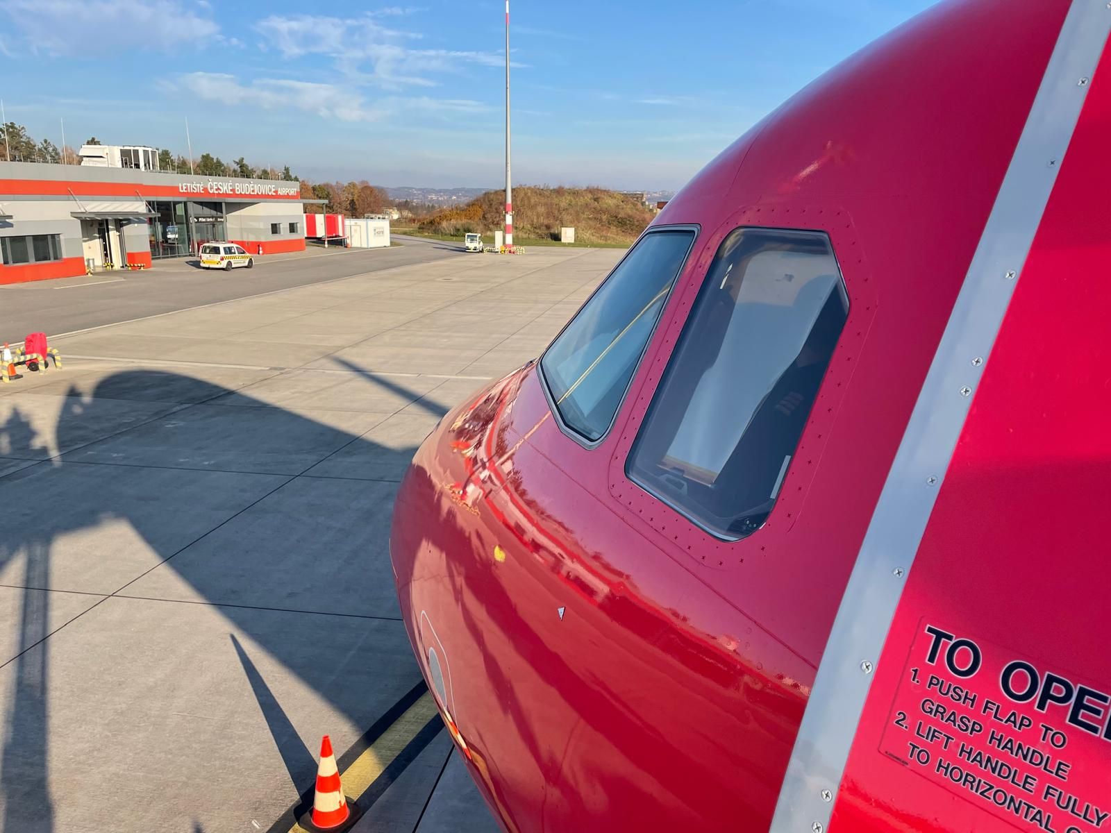 Airbus A320 v livreji Air 001 na letišti v Českých Budějovicích. Autor: Zdopravy.cz/Jan Šindelář