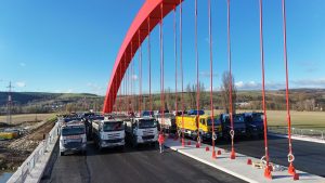 Zatěžovací zkouška na novém mostu D55 u Napajedel. Foto: ŘSD