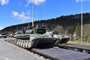 Transport vojenské techniky.
Zdroj: 73. tankový prapor