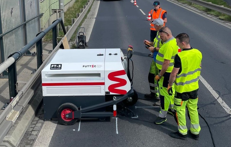 Mikrovlnný cestář FUTTEC. Foto: FUTTEC