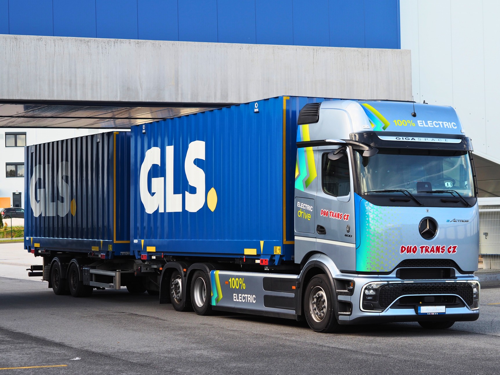 Čistě elektrický tahač Mercedes eActros 600. Foto: GLS